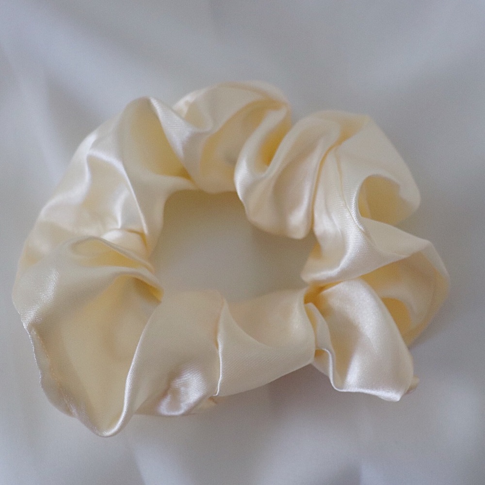 Small Satin scrunchie in cream